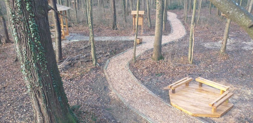 Slika projektne dokumentacije: "Izrada projektne dokumentacije za krajobraznu arhitekturu" Slika urbanog prostora: "Urbana oprema za estetski privlačan prostor" Slika biljaka u okolišu: "Raznolikost biljnih vrsta za održavanje prirodnog okoliša" Slika stručnjaka u procesu izrade planova: "Tim stručnjaka za krajobraznu arhitekturu" Slika realizacije projekta: "Efikasna i estetski privlačna realizacija vaših ideja" Slika opreme za uređenje prostora: "Urbani elementi za funkcionalnost i ljepotu okoliša" Slika raznolikosti biljaka: "Prilagođene biljne vrste za svaki prostor" Slika estetskog uređenja okoliša: "Estetski privlačno uređenje okoliša" Slika prirodnog okoliša: "Očuvanje prirodne ljepote okoliša kroz krajobraznu arhitekturu" Slika planiranja prostora: "Planiranje prostora uz pomoć stručnjaka za krajobraznu arhitekturu"
