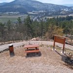 Slika projektne dokumentacije: "Izrada projektne dokumentacije za krajobraznu arhitekturu" Slika urbanog prostora: "Urbana oprema za estetski privlačan prostor" Slika biljaka u okolišu: "Raznolikost biljnih vrsta za održavanje prirodnog okoliša" Slika stručnjaka u procesu izrade planova: "Tim stručnjaka za krajobraznu arhitekturu" Slika realizacije projekta: "Efikasna i estetski privlačna realizacija vaših ideja" Slika opreme za uređenje prostora: "Urbani elementi za funkcionalnost i ljepotu okoliša" Slika raznolikosti biljaka: "Prilagođene biljne vrste za svaki prostor" Slika estetskog uređenja okoliša: "Estetski privlačno uređenje okoliša" Slika prirodnog okoliša: "Očuvanje prirodne ljepote okoliša kroz krajobraznu arhitekturu" Slika planiranja prostora: "Planiranje prostora uz pomoć stručnjaka za krajobraznu arhitekturu"