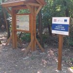 Slika projektne dokumentacije: "Izrada projektne dokumentacije za krajobraznu arhitekturu" Slika urbanog prostora: "Urbana oprema za estetski privlačan prostor" Slika biljaka u okolišu: "Raznolikost biljnih vrsta za održavanje prirodnog okoliša" Slika stručnjaka u procesu izrade planova: "Tim stručnjaka za krajobraznu arhitekturu" Slika realizacije projekta: "Efikasna i estetski privlačna realizacija vaših ideja" Slika opreme za uređenje prostora: "Urbani elementi za funkcionalnost i ljepotu okoliša" Slika raznolikosti biljaka: "Prilagođene biljne vrste za svaki prostor" Slika estetskog uređenja okoliša: "Estetski privlačno uređenje okoliša" Slika prirodnog okoliša: "Očuvanje prirodne ljepote okoliša kroz krajobraznu arhitekturu" Slika planiranja prostora: "Planiranje prostora uz pomoć stručnjaka za krajobraznu arhitekturu"